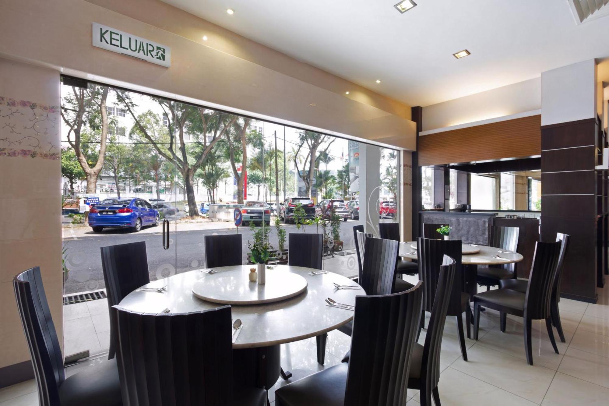 Kings Hotel 3*